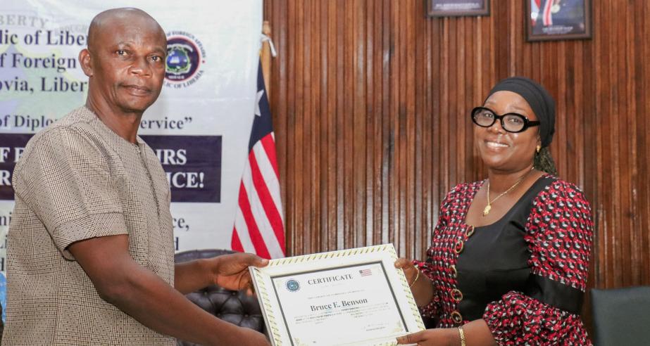 Ministry of Foreign Affairs Honours Retirees for Dedicated Service