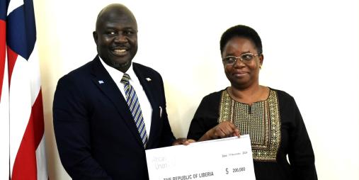AU Presents US$200,000 for Flood Victims 